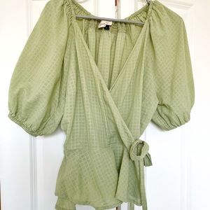 Only used it 1 time, Universal Thread by Target, beautiful olive green shirt XL